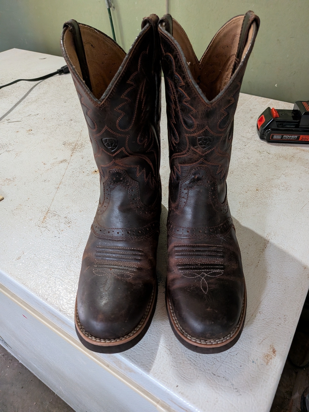 Ariat Brown Leather Western Pull-On Boots with Decorative Stitching